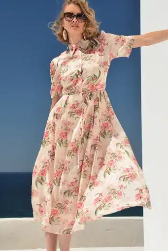 Ines blommig klänning